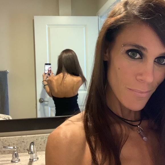 Meet your Posher, Lauren... - Picture 1 of 8